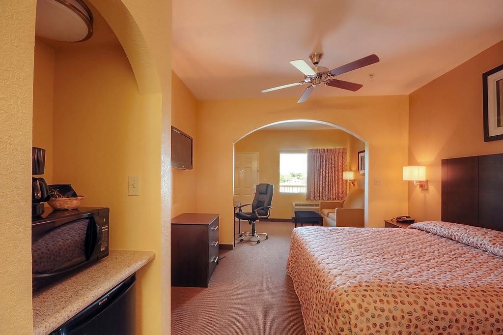 Days Inn By Wyndham Baytown East Δωμάτιο φωτογραφία